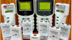 En estos ultimos anos estamos utilizando equipos de ultima generacion, que sirven para complementar las experiencias que se realizan en el Laboratorio.Entre estos equipos destacan los siguientes:Modulos de ensenanza con 7 tarjetas y un software de simulacion para la ensenanza de ComunicacionesAnalogico y Digital de ultima generacion, enlazados via LAN a un servidor del Docente para el monitoreodel avance de las practicas de laboratorio. Marca: DEGEM.Analizador Digital de Espe
