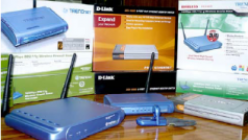En estos ultimos anos estamos utilizando equipos de ultima generacion, que sirven para complementar las experiencias que se realizan en el Laboratorio.Entre estos equipos destacan los siguientes:Modulos de ensenanza con 7 tarjetas y un software de simulacion para la ensenanza de ComunicacionesAnalogico y Digital de ultima generacion, enlazados via LAN a un servidor del Docente para el monitoreodel avance de las practicas de laboratorio. Marca: DEGEM.Analizador Digital de Espe