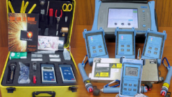 En estos ultimos anos estamos utilizando equipos de ultima generacion, que sirven para complementar las experiencias que se realizan en el Laboratorio.Entre estos equipos destacan los siguientes:Modulos de ensenanza con 7 tarjetas y un software de simulacion para la ensenanza de ComunicacionesAnalogico y Digital de ultima generacion, enlazados via LAN a un servidor del Docente para el monitoreodel avance de las practicas de laboratorio. Marca: DEGEM.Analizador Digital de Espe