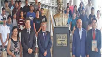 Foto oficial de la clausura de la Jornada de Puertas Abiertas: Los Jovenes y la Tecnologia, organizado por la Facultad de Ingenieria.