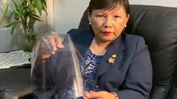 MBA. Maria Chiok, Jefe del Centro Internacional de Tecnologias, Desarrollo Empresarial y Liderazgo (CITDEL) de URP, ha elaborado 2 tipos de protectores faciales, en coordinacion con FABLAb PERU, para donacion al personal de primera linea: Ejercito del Peru.