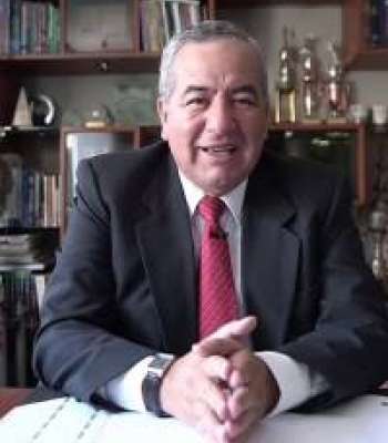 Decano de la Facultad de Ciencias Economicas y Empresariales Luis Ernesto Quineche Gil (21 de diciembre de 2018 al 20 de diciembre de 2022)Docente principal nombrado de la Facultad de Ciencias Economicas y Empresariales.  En su trayectoria como docente universitario se destaca el cargo de Jefe de Practicas y Profesor de Matematicas Financieras de la Universidad Nacional Federico Villareal. Dentro de su ejercicio Profesional ha desempenado el cargo de funcionario en la Em