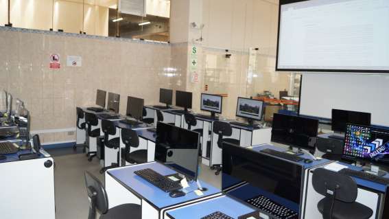El Laboratorio de Diseno y Simulacion de Procesos Industriales cuenta con 21 computadoras con software avanzado para: Disenar y simular la fabricacion de objetos en la fresadora y torno CNC. Programar controladores logicos programables (PLC´s) Programar robots Mitsubishi. Supervisar, controlar y adquirir datos de los PLC´s. Simular sistemas neumaticos, electroneumaticos, hidraulicos y electrohidraulicos. Asimismo contamos son software de diseno y fabricacion, tales como: TI