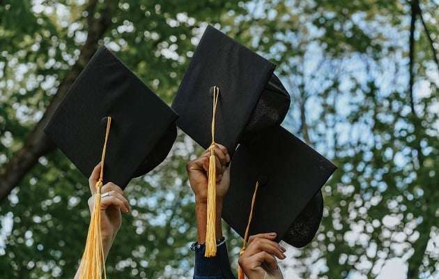 ﻿REQUISITOS PARA LA OBTENCION DEL TITULO PROFESIONALDe acuerdo con el Reglamento General de Grados y Titulos modificado mediante Acuerdo del Consejo Universitario Nº0594-2021-virtual del 13 de abril de 2021, establece los requisitos para obtener el Titulo Profesional segun se detalla:Articulo 19º Para optar el Titulo profesional se requiere cumplir los siguientes requisitos: a) Haber obtenido el grado academico de Bachiller por la Universidad Ricardo Palma, debidamente in