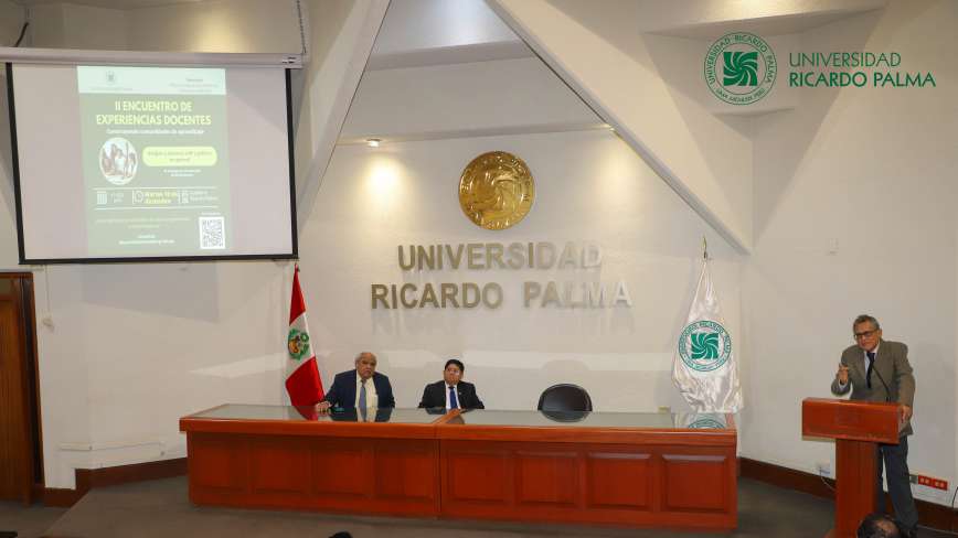 Mg Carlos Reyes Romero en la presentacin del evento-0001
